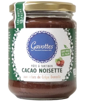 Bretonischer Kakaoaufstrich mit Haselnüssen und Crêpessplittern im Glas